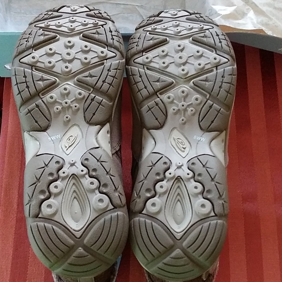 Easy Spirit Excel Cold Weather Booties. Water Resistant, Suede Zip- Up 8W. - Picture 12 of 16